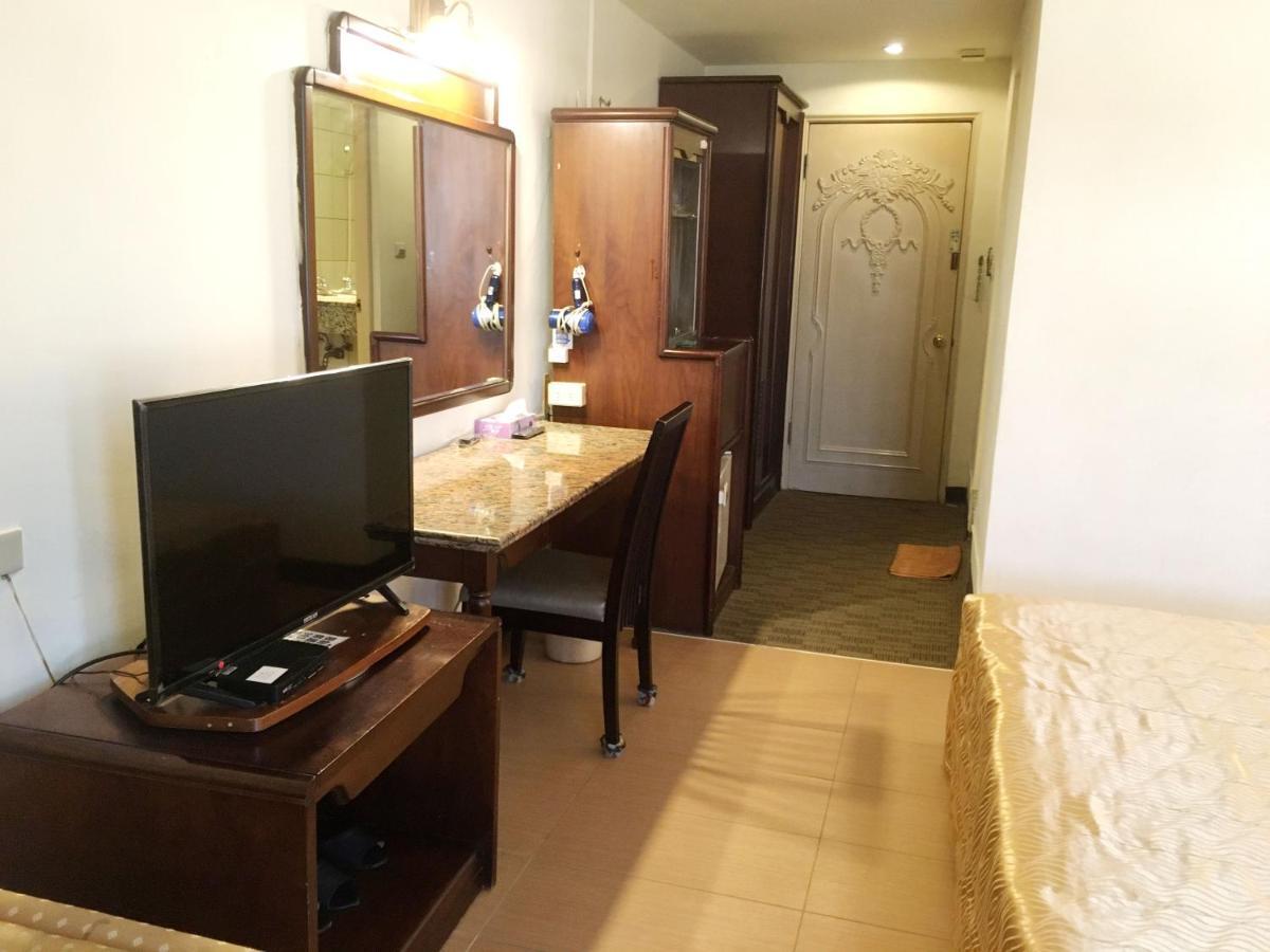 文南哥爸妻夫飯店 Hotell Tainan Exteriör bild