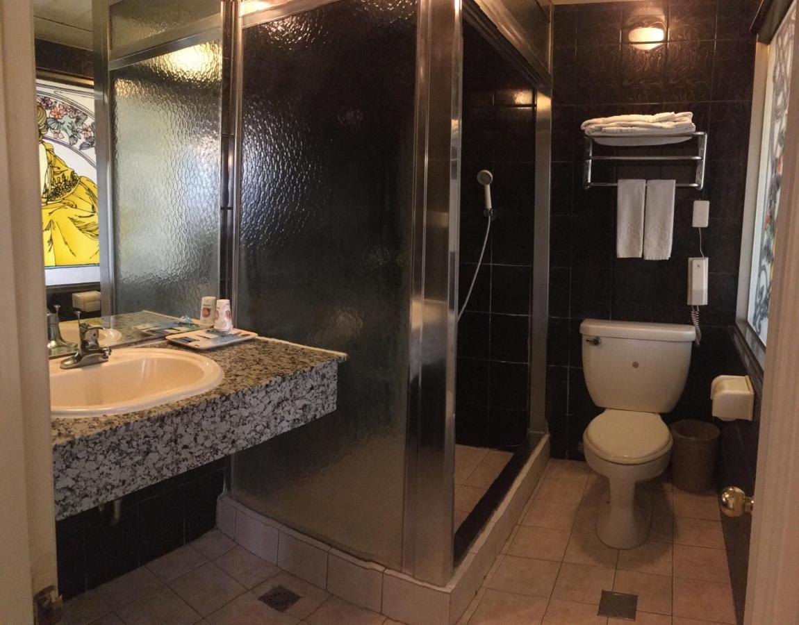文南哥爸妻夫飯店 Hotell Tainan Exteriör bild